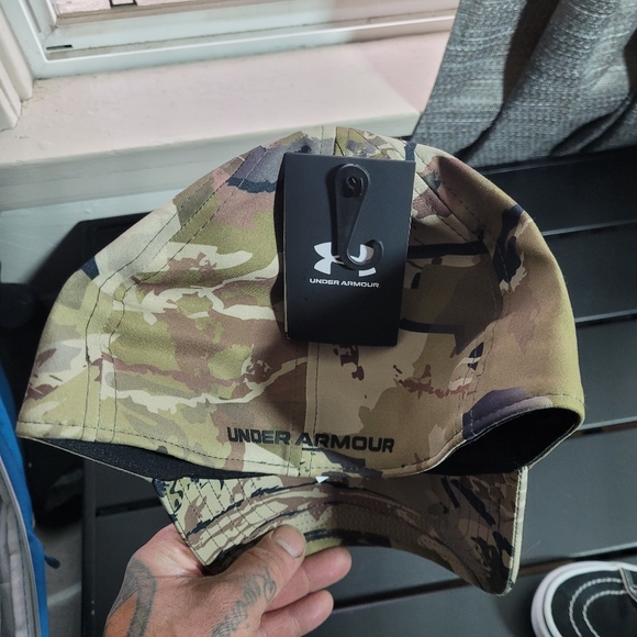 2FOR$40 Under Armour fitted camo ballcap - Picture 5 of 6
